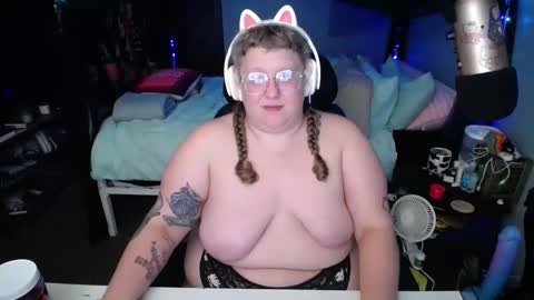 Snapshot of fatveronica chatting on 02/16/25, 11:38 FatVeronica online show from 02/16/25, 11:38