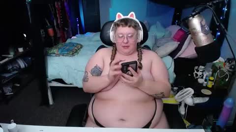 Snapshot of fatveronica chatting on 02/19/25, 05:06 FatVeronica online show from 02/19/25, 05:06