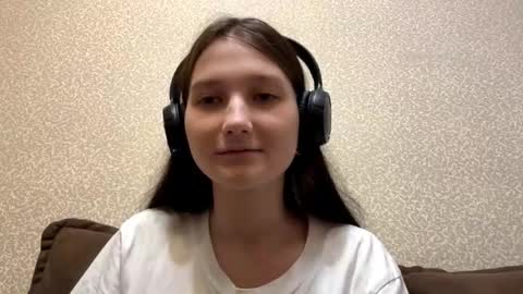 Aurora 18yo online show from 10/19/25, 09:21