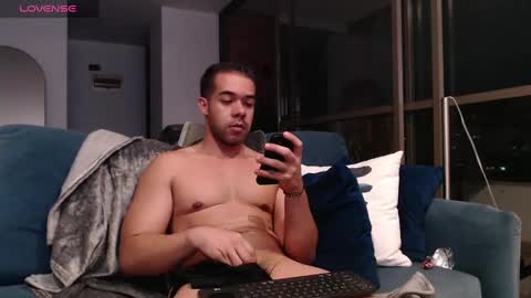Snapshot of faustosaenz chatting on 01/10/25, 04:22 FAUSTO online show from 01/10/25, 04:22