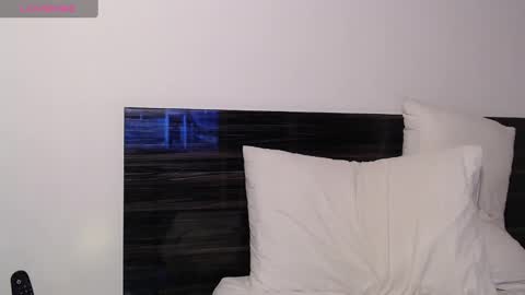 Snapshot of faustosaenz chatting on 02/20/25, 02:18 FAUSTO online show from 02/20/25, 02:18