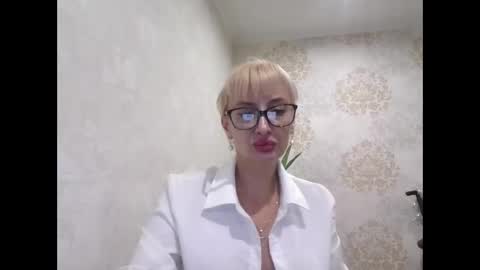 Snapshot of favorite_angel chatting on 12/29/24, 04:48 favorite_angel online show from 12/29/24, 04:48