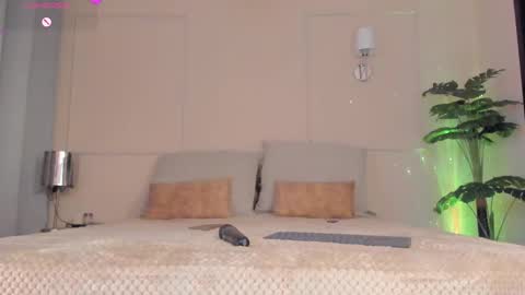 welcome to my world  online show from 10/02/25, 12:17