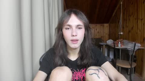 Snapshot of fcherthth chatting on 12/21/24, 10:30 Mark online show from 12/21/24, 10:30