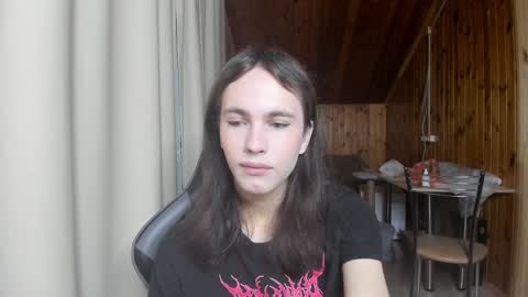 Snapshot of fcherthth chatting on 12/22/24, 04:27 Mark online show from 12/22/24, 04:27