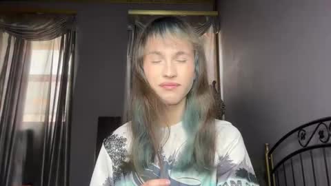 Snapshot of fcherthth chatting on 10/11/25, 11:31 Mark online show from 10/11/25, 11:31