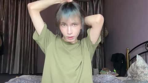 Snapshot of fcherthth chatting on 10/21/25, 03:46 Mark online show from 10/21/25, 03:46