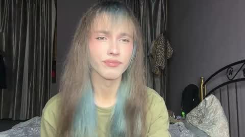 Snapshot of fcherthth chatting on 10/27/25, 04:55 Mark online show from 10/27/25, 04:55