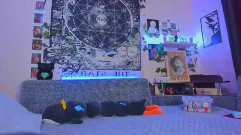 Snapshot of fearlessdiva_x chatting on 11/11/25, 02:22 Diva online show from 11/11/25, 02:22