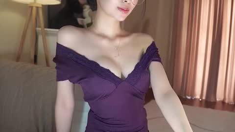 feel_me_00 online show from 11/11/25, 01:16