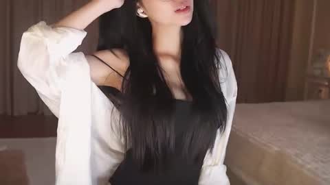 feel_me_00 online show from 11/16/25, 10:48