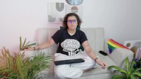 Feelena online show from 10/29/25, 05:58