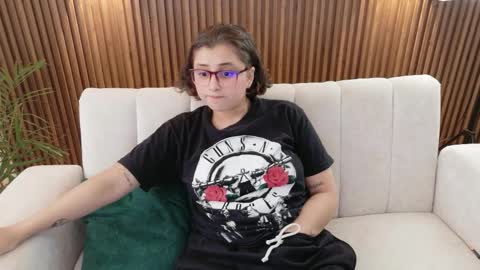 Feelena online show from 12/22/25, 07:22