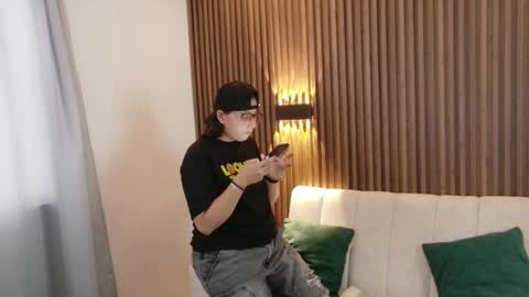 Feelena online show from 02/04/26, 06:03