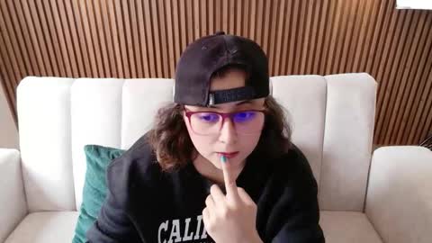 Snapshot of feelina_firesoul chatting on 03/03/26, 06:36 Feelena online show from 03/03/26, 06:36