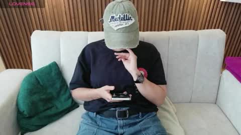 Snapshot of feelina_firesoul chatting on 05/20/26, 01:39 Feelena online show from 05/20/26, 01:39