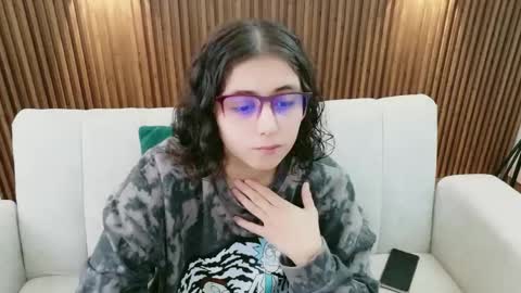 Snapshot of feelina_firesoul chatting on 06/01/26, 02:30 Feelena online show from 06/01/26, 02:30
