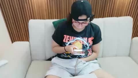 Snapshot of feelina_firesoul chatting on 06/11/26, 03:43 Feelena online show from 06/11/26, 03:43
