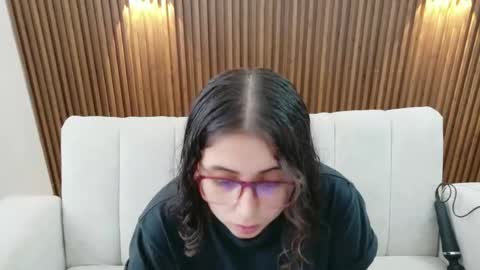Snapshot of feelina_firesoul chatting on 06/18/26, 04:55 Feelena online show from 06/18/26, 04:55