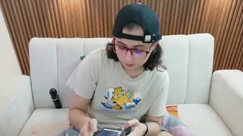 Snapshot of feelina_firesoul chatting on 06/30/26, 03:24 Feelena online show from 06/30/26, 03:24