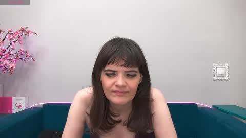 Snapshot of feelsgoodwoman chatting on 04/28/26, 03:11 Laura online show from 04/28/26, 03:11