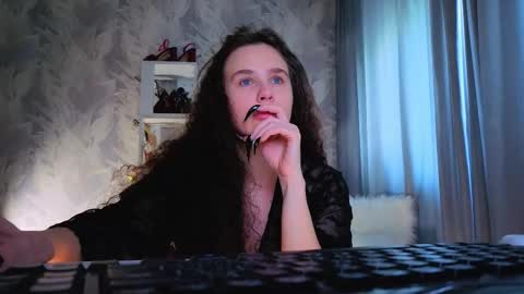 Snapshot of feet_heelss chatting on 10/21/25, 11:11 Kris online show from 10/21/25, 11:11