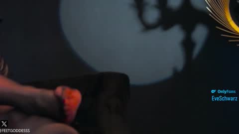 Snapshot of feetgoddesss chatting on 01/12/25, 10:34 feetgoddesss online show from 01/12/25, 10:34