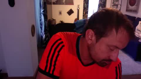 Snapshot of feetkissboy chatting on 09/20/25, 06:47 feetkissboy online show from 09/20/25, 06:47