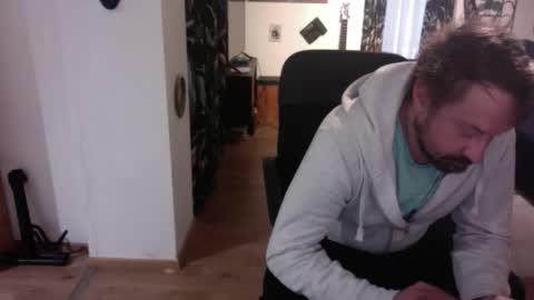 Snapshot of feetkissboy chatting on 11/09/25, 06:33 feetkissboy online show from 11/09/25, 06:33