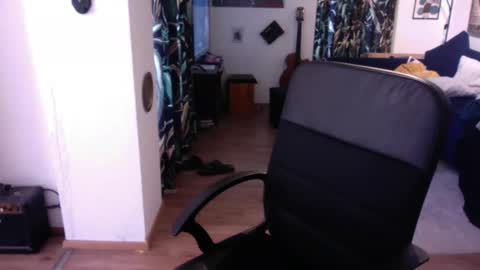 Snapshot of feetkissboy chatting on 03/13/26, 09:38 feetkissboy online show from 03/13/26, 09:38