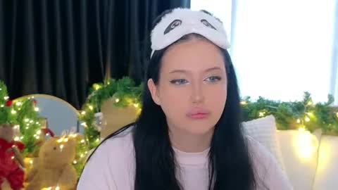 Snapshot of felicia_herceg chatting on 12/13/25, 11:32 Felicia Herceg online show from 12/13/25, 11:32