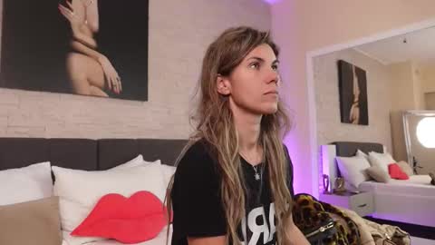 Snapshot of feliciakrige chatting on 11/04/25, 11:04 FeliciaKrige online show from 11/04/25, 11:04