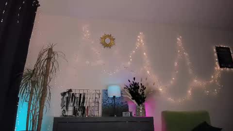 Fely online show from 02/19/25, 08:31