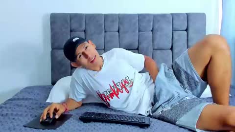 felipehot_gonzales online show from 10/16/25, 12:50