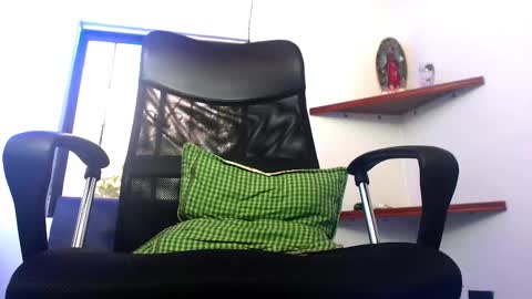 Snapshot of felipevega01 chatting on 02/25/25, 12:03 felipe online show from 02/25/25, 12:03