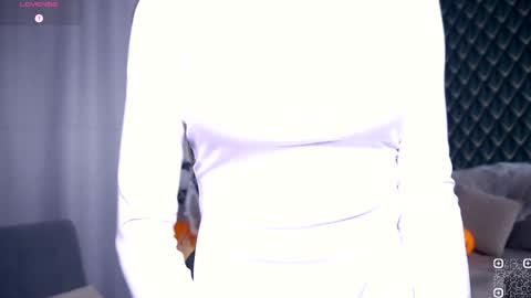 Snapshot of felissiany chatting on 10/30/25, 04:36 Hello im Nova online show from 10/30/25, 04:36