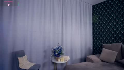 Snapshot of felissiany chatting on 01/11/26, 04:28 Hello im Nova online show from 01/11/26, 04:28