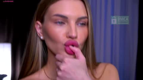 Snapshot of felissiany chatting on 02/16/26, 04:52 Hello im Nova online show from 02/16/26, 04:52