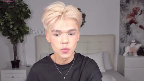 Snapshot of felix_rey chatting on 12/16/25, 06:46 Felix online show from 12/16/25, 06:46