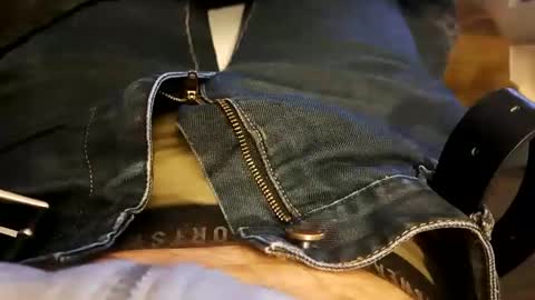 Snapshot of felixske chatting on 12/27/24, 10:59 felixske online show from 12/27/24, 10:59