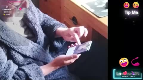 Snapshot of fellainsp8 chatting on 09/13/25, 08:25 Adam online show from 09/13/25, 08:25