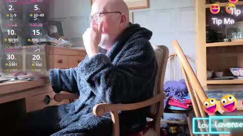 Snapshot of fellainsp8 chatting on 09/26/25, 09:02 Adam online show from 09/26/25, 09:02