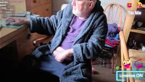 Snapshot of fellainsp8 chatting on 09/27/25, 08:41 Adam online show from 09/27/25, 08:41