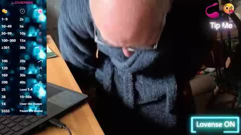 Snapshot of fellainsp8 chatting on 10/15/25, 08:03 Adam online show from 10/15/25, 08:03