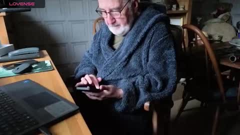 Snapshot of fellainsp8 chatting on 10/16/25, 07:20 Adam online show from 10/16/25, 07:20