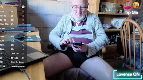 Snapshot of fellainsp8 chatting on 10/24/25, 02:02 Adam online show from 10/24/25, 02:02