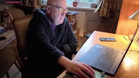 Adam online show from 11/03/25, 07:31