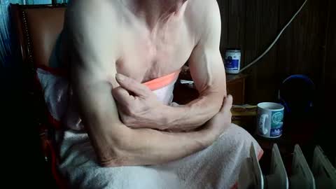Snapshot of fellatioauto chatting on 01/09/25, 04:49 hungnsexy online show from 01/09/25, 04:49