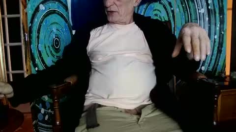 Snapshot of fellatioauto chatting on 01/10/25, 05:37 hungnsexy online show from 01/10/25, 05:37