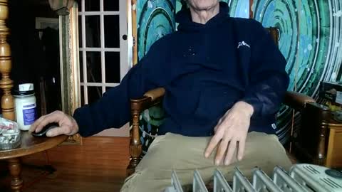 Snapshot of fellatioauto chatting on 01/19/25, 03:18 hungnsexy online show from 01/19/25, 03:18